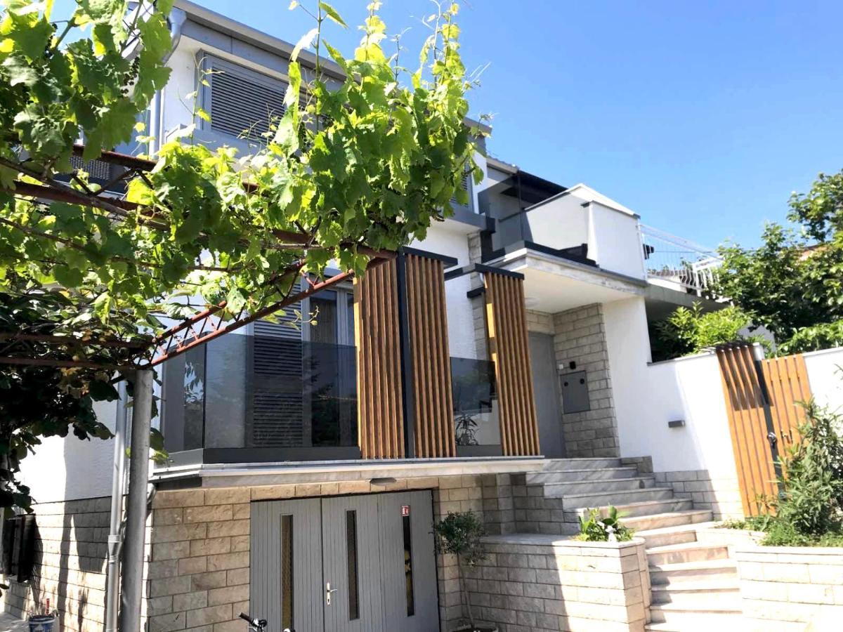 잠브라티야 Sunny House 아파트 외부 사진