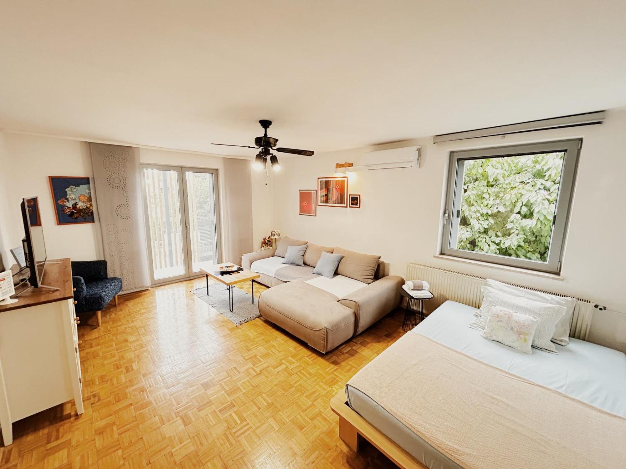 잠브라티야 Sunny House 아파트 외부 사진